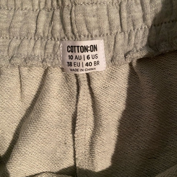 Cotton On Sweatshorts - Picture 3 of 3
